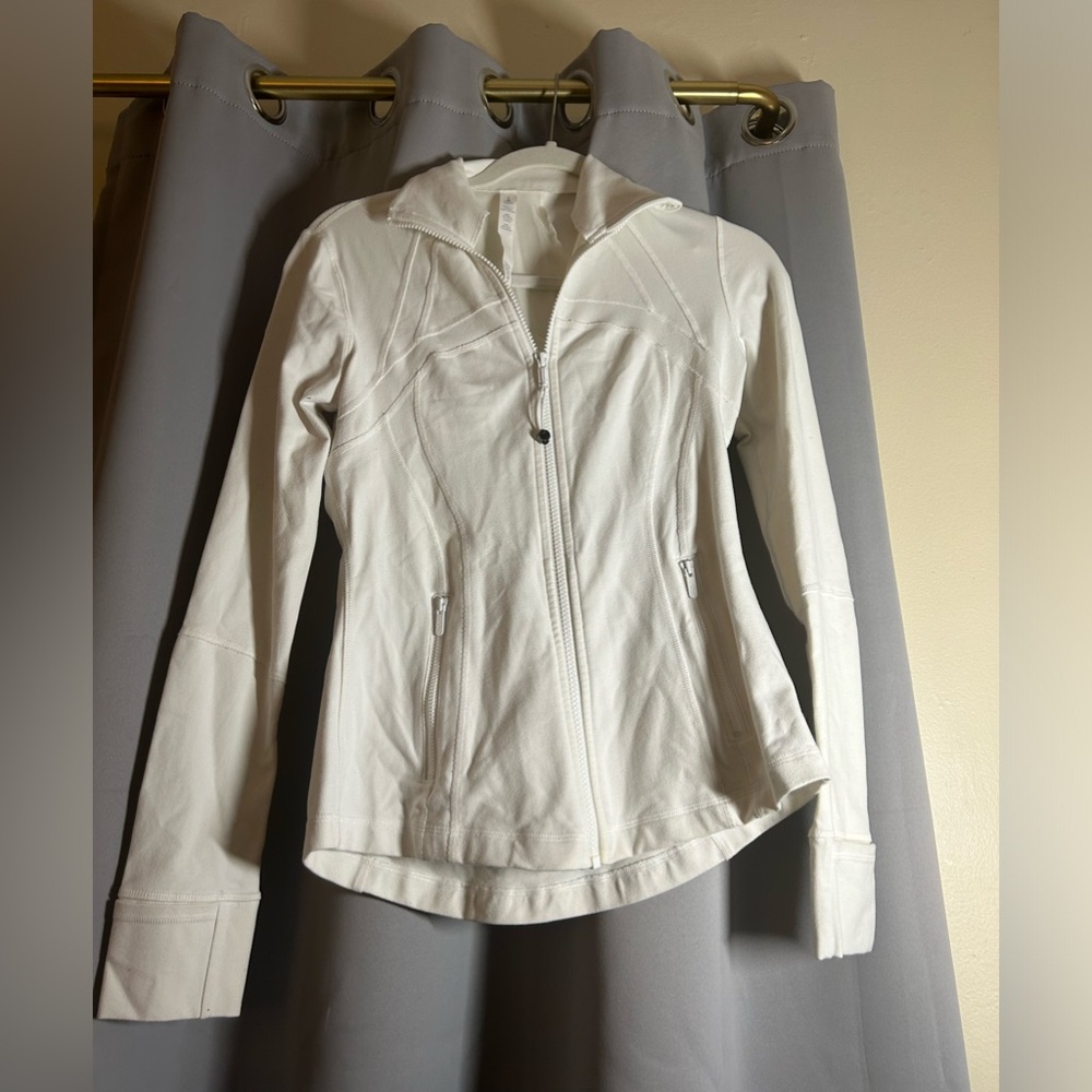 LULULEMON WHITE ZIP JACKET